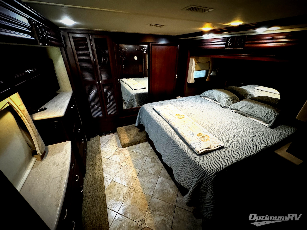 2011 American Coach American Revolution 42Q Photo 20