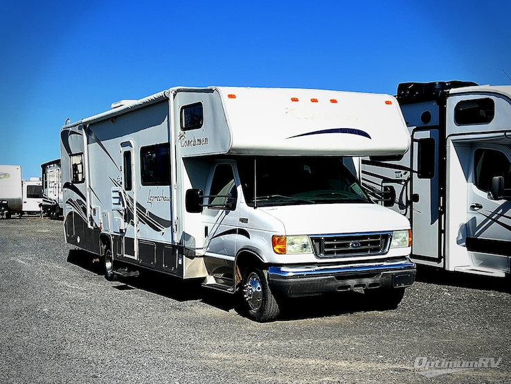 2005 Coachmen Leprechaun 307 RV Photo 1