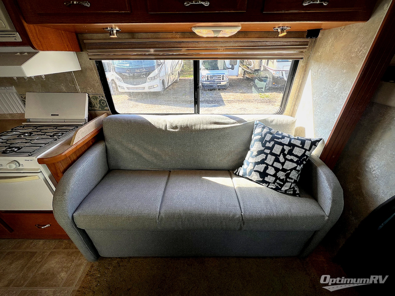 2005 Coachmen Leprechaun 307 Photo 8