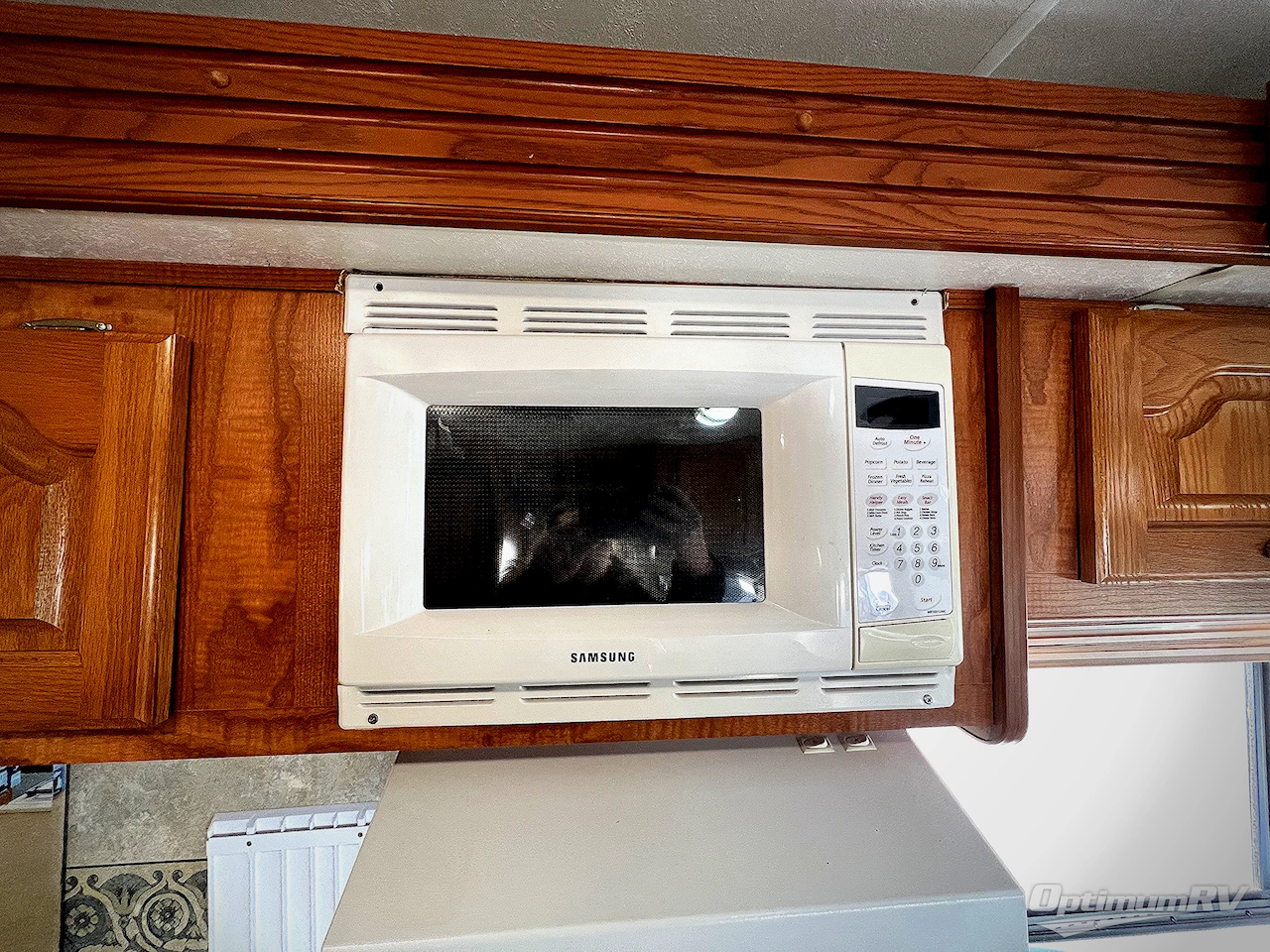2005 Coachmen Leprechaun 307 Photo 11