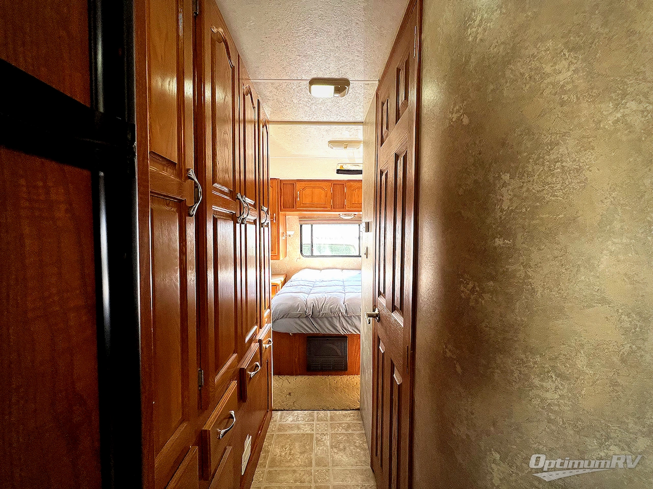2005 Coachmen Leprechaun 307 Photo 15