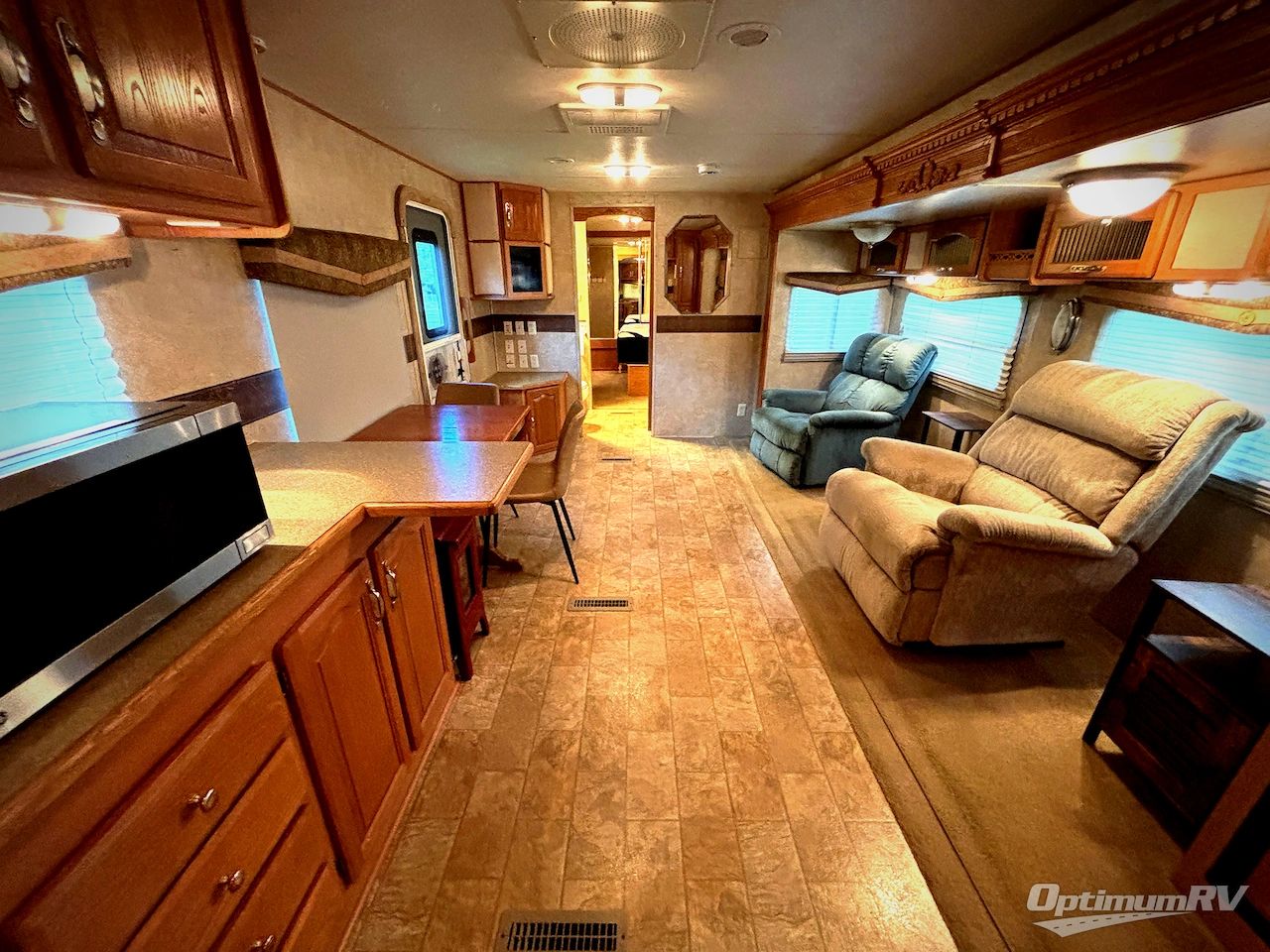 2008 Forest River Cardinal T32FKR Photo 3