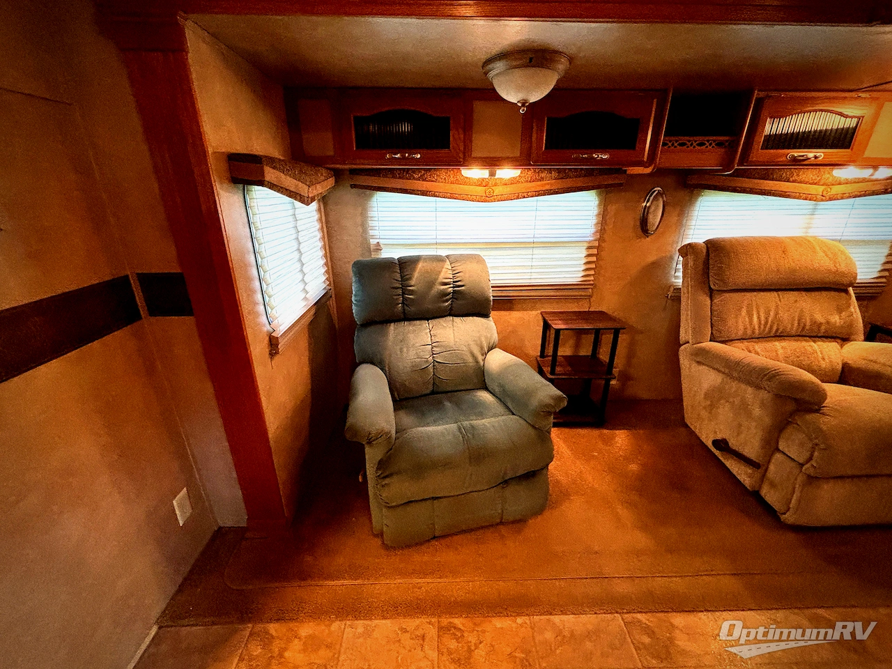 2008 Forest River Cardinal T32FKR Photo 10