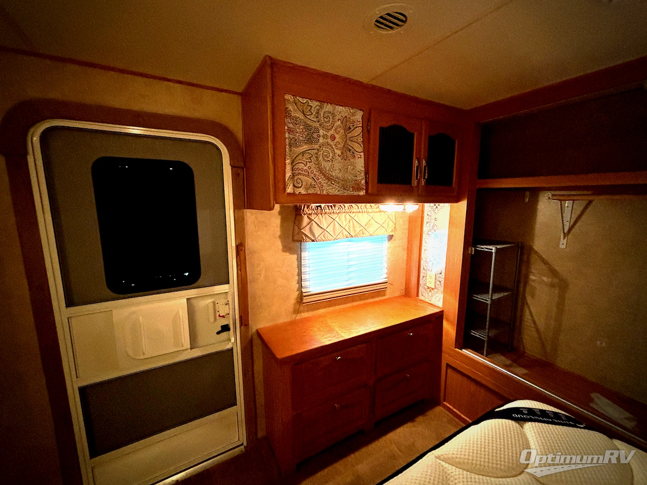2008 Forest River Cardinal T32FKR Photo 17