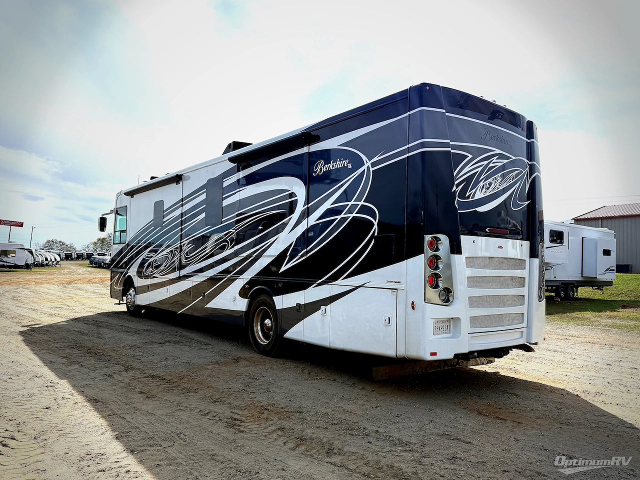 2021 Forest River Berkshire XL 40E Photo 3