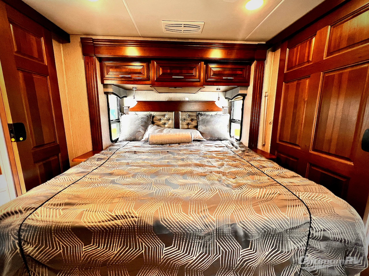 2021 Forest River Berkshire XLT 45CA Photo 24