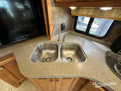 2012 Tiffin Allegro Breeze 32 BR RV Photo 3
