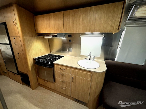 2018 Airstream Flying Cloud 26RB RV Photo 2