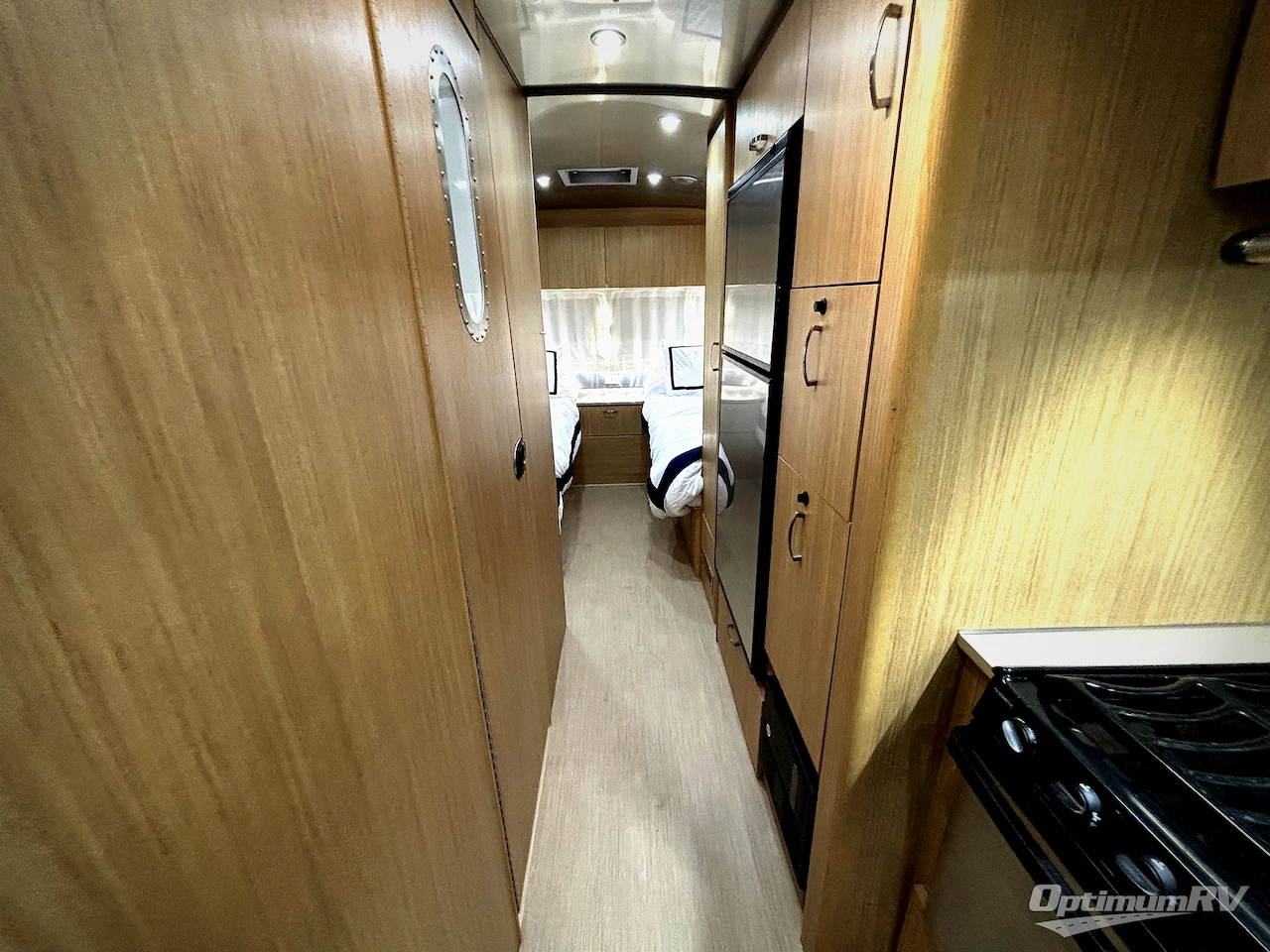 2018 Airstream Flying Cloud 26RB Photo 10