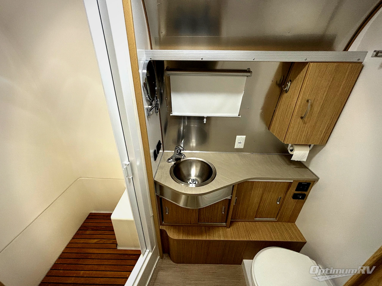 2018 Airstream Flying Cloud 26RB Photo 11