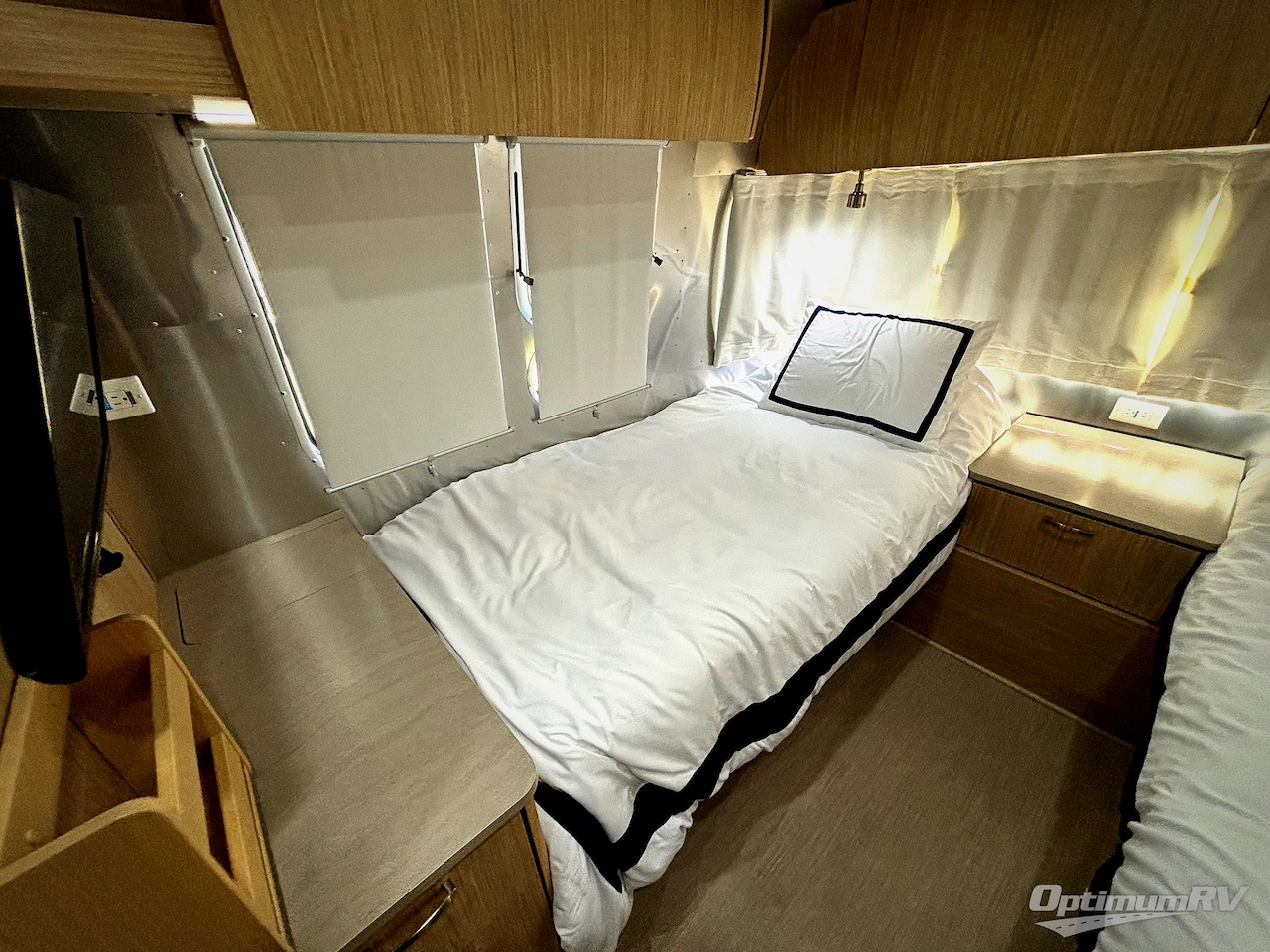 2018 Airstream Flying Cloud 26RB Photo 17