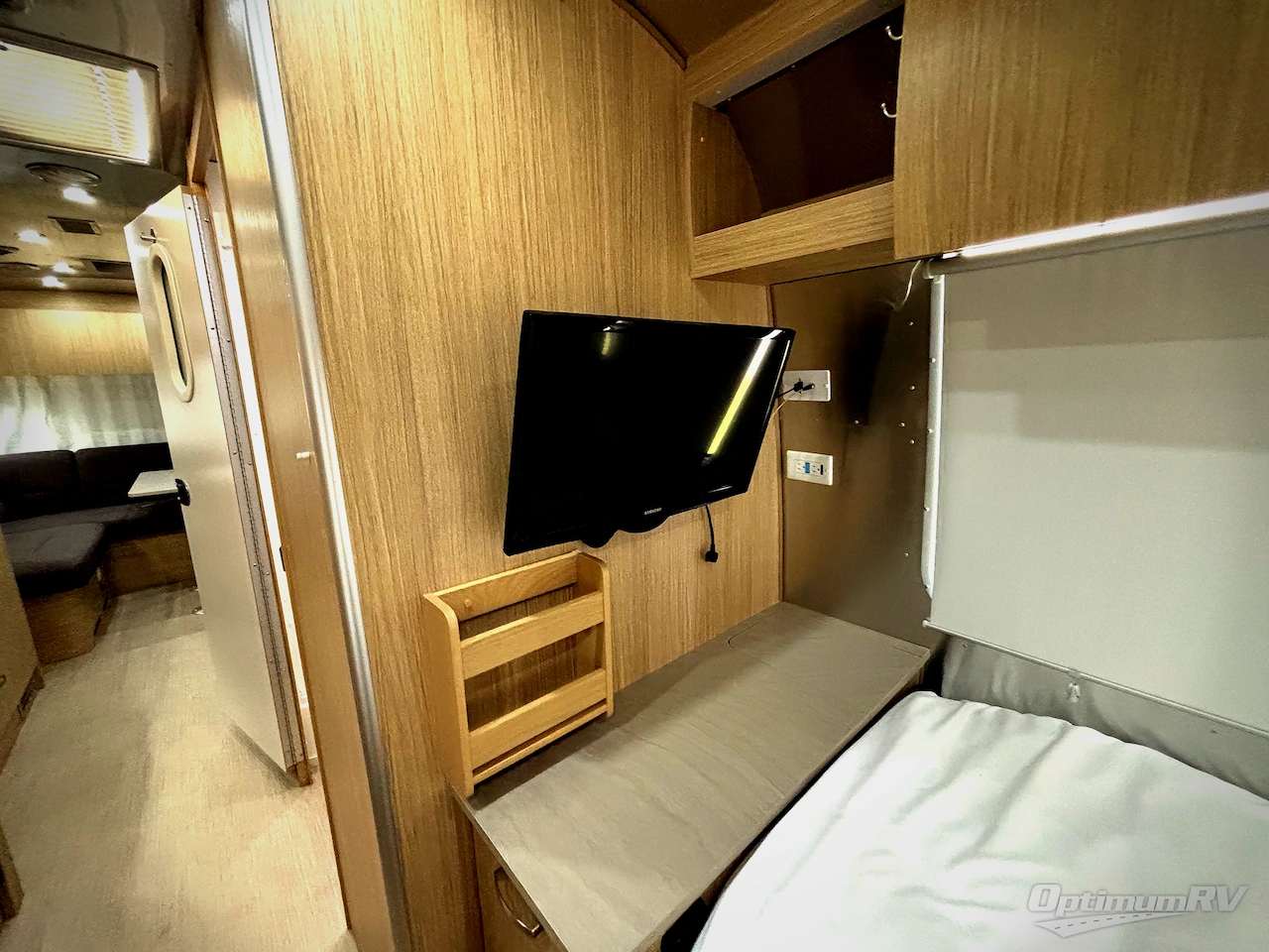 2018 Airstream Flying Cloud 26RB Photo 18