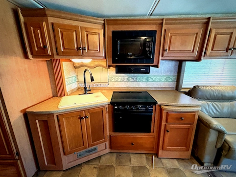 2009 Four Winds WINDSPORT 33T RV Photo 2