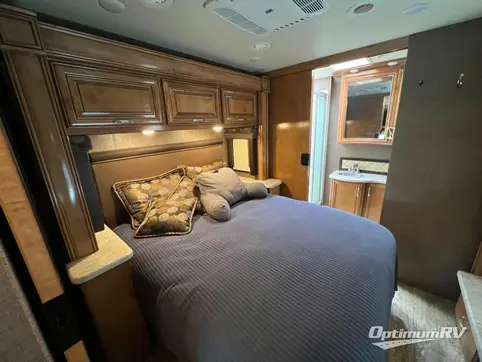 2016 Thor Four Winds Super C 35SF RV Photo 4