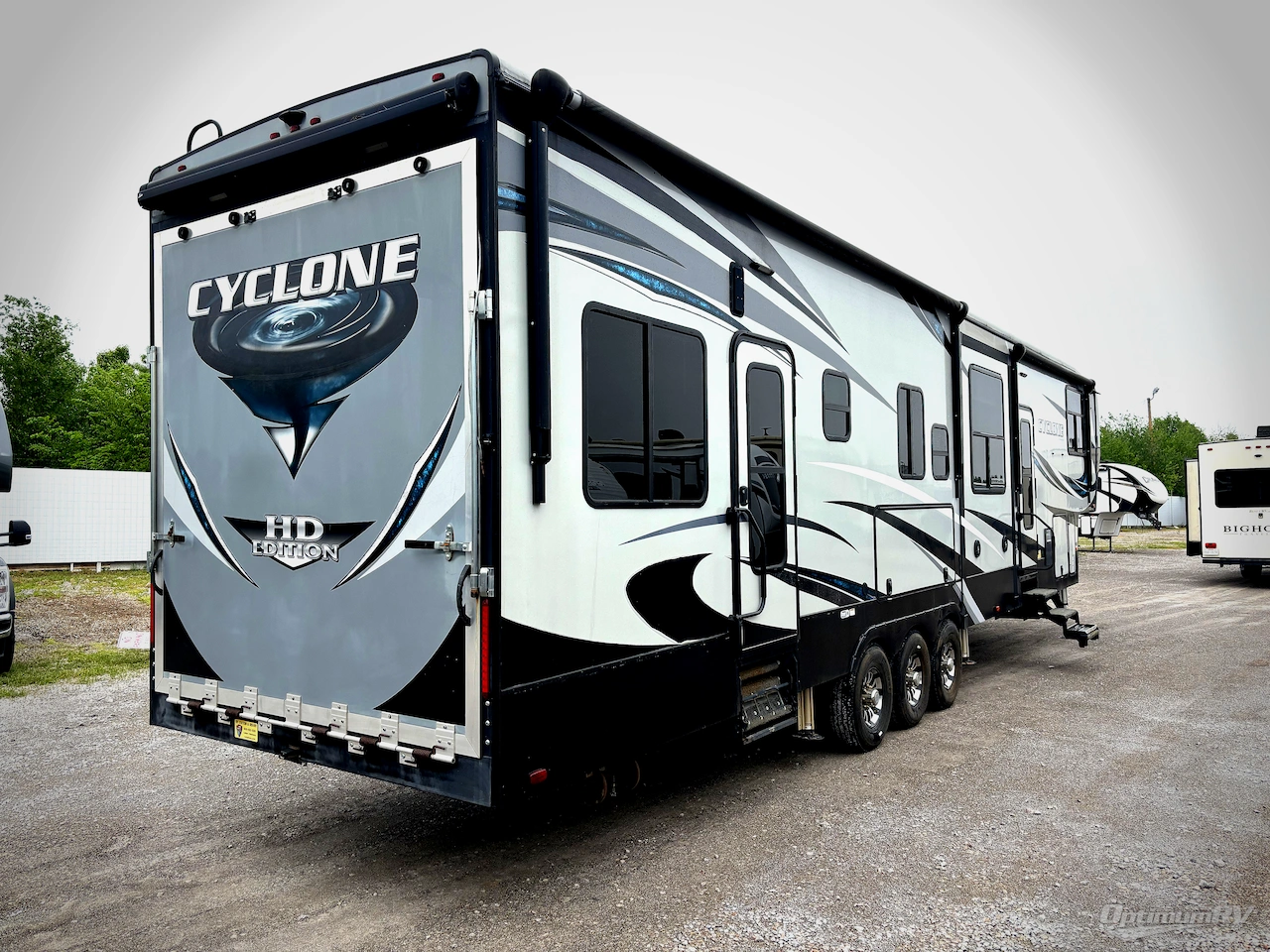 2018 Heartland Cyclone 4005 Photo 2