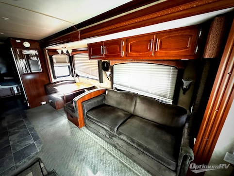 2007 Fleetwood Excursion 40E RV Photo 2