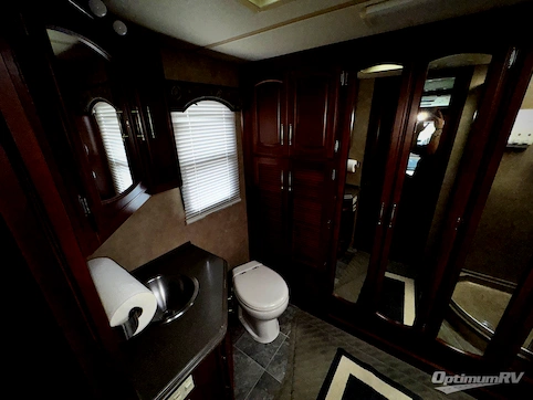 2007 Fleetwood Excursion 40E RV Photo 4
