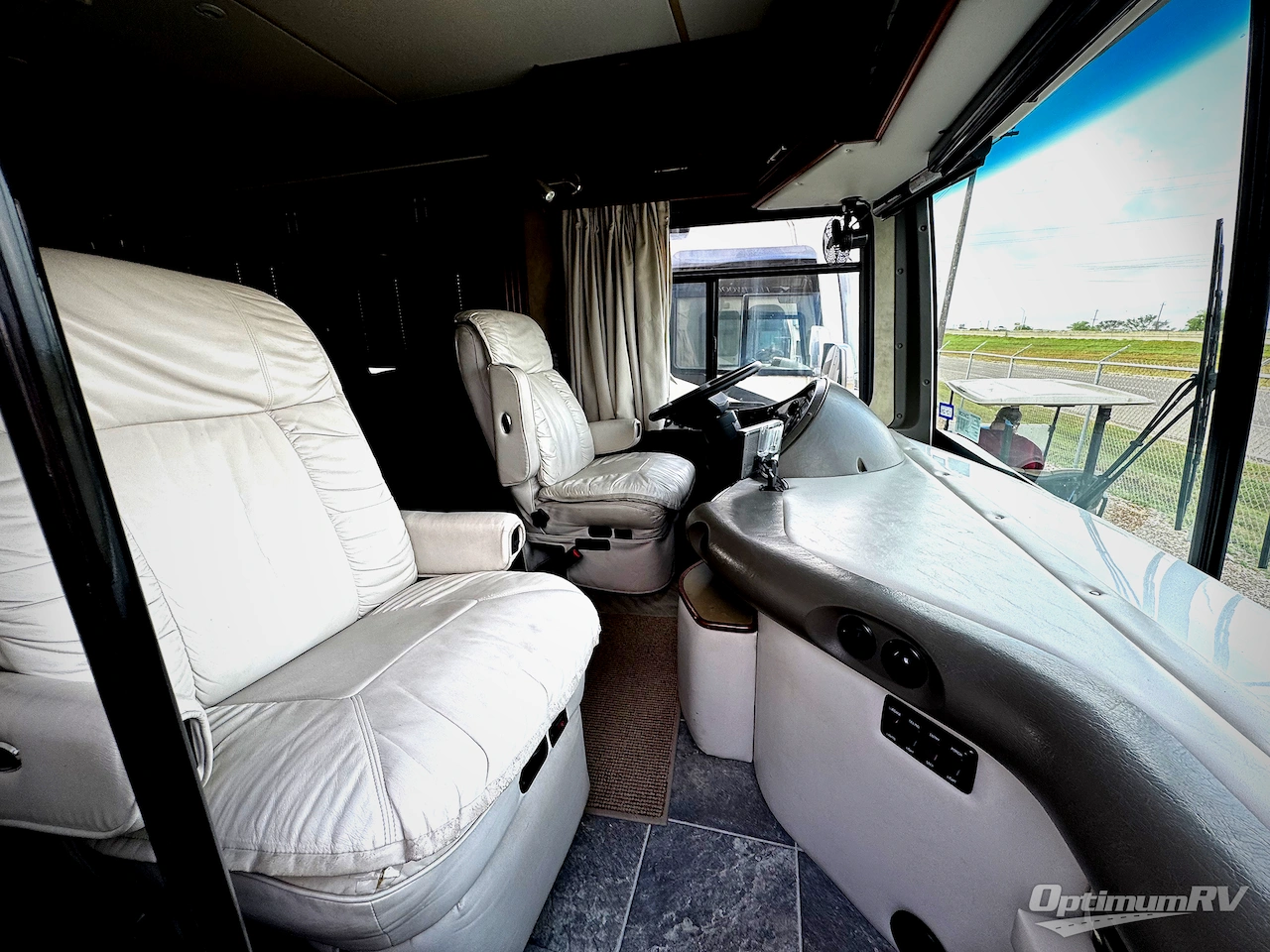 2007 Fleetwood Excursion 40E Photo 2