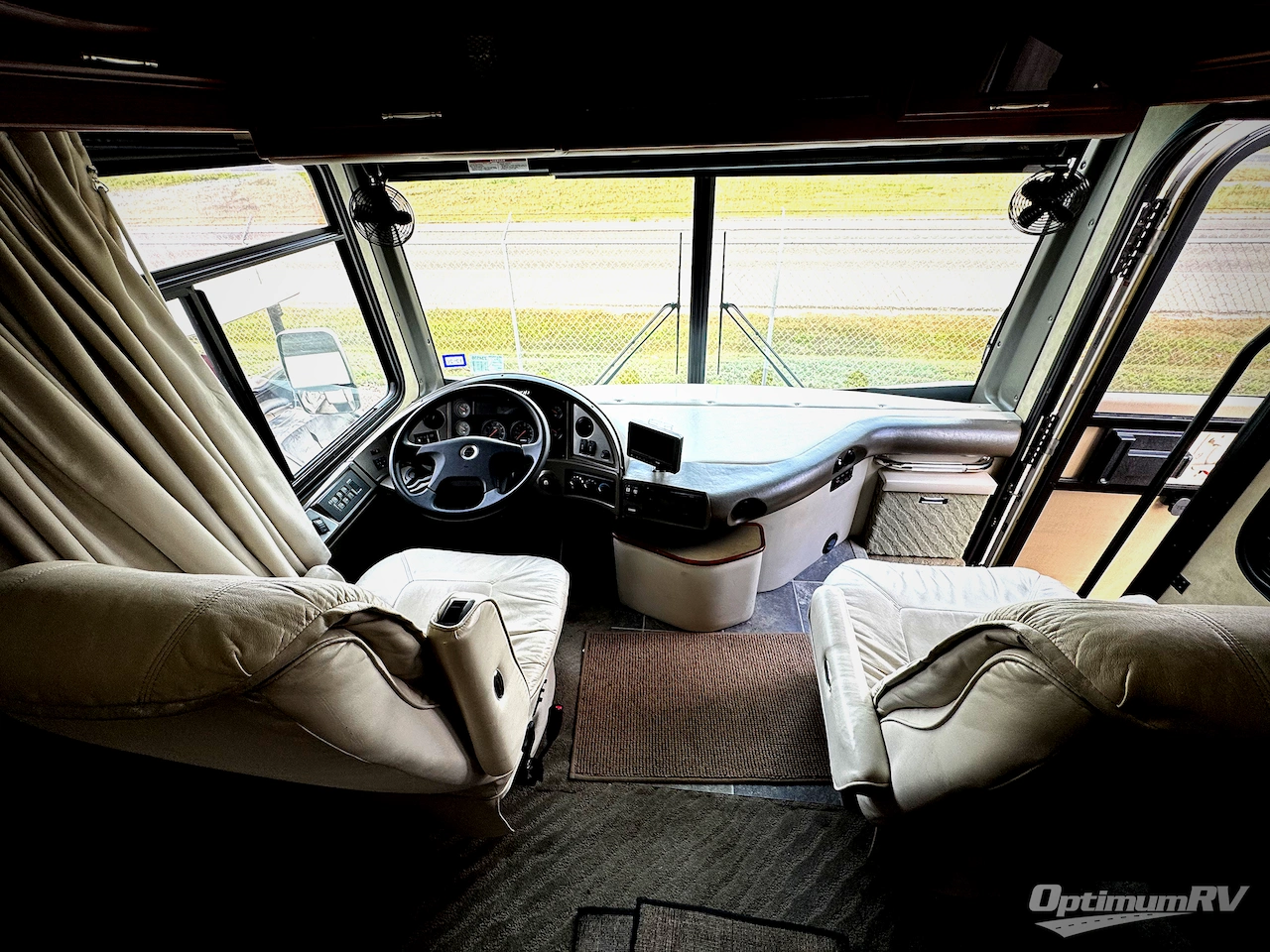 2007 Fleetwood Excursion 40E Photo 3
