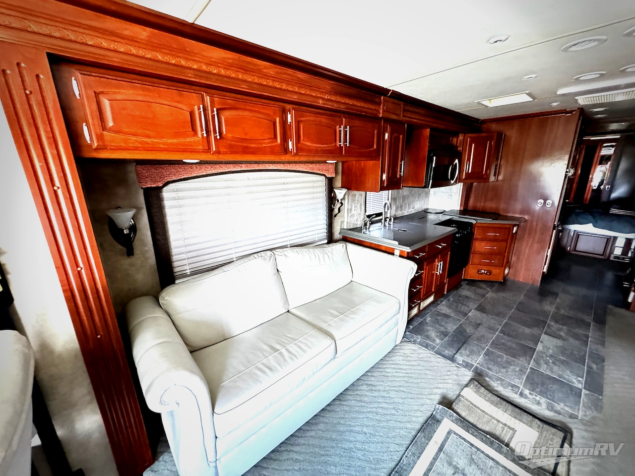 2007 Fleetwood Excursion 40E Photo 5