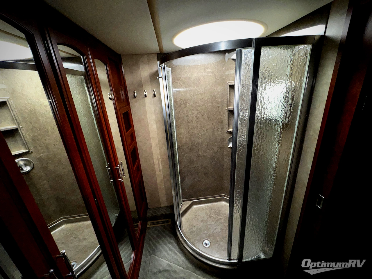 2007 Fleetwood Excursion 40E Photo 11