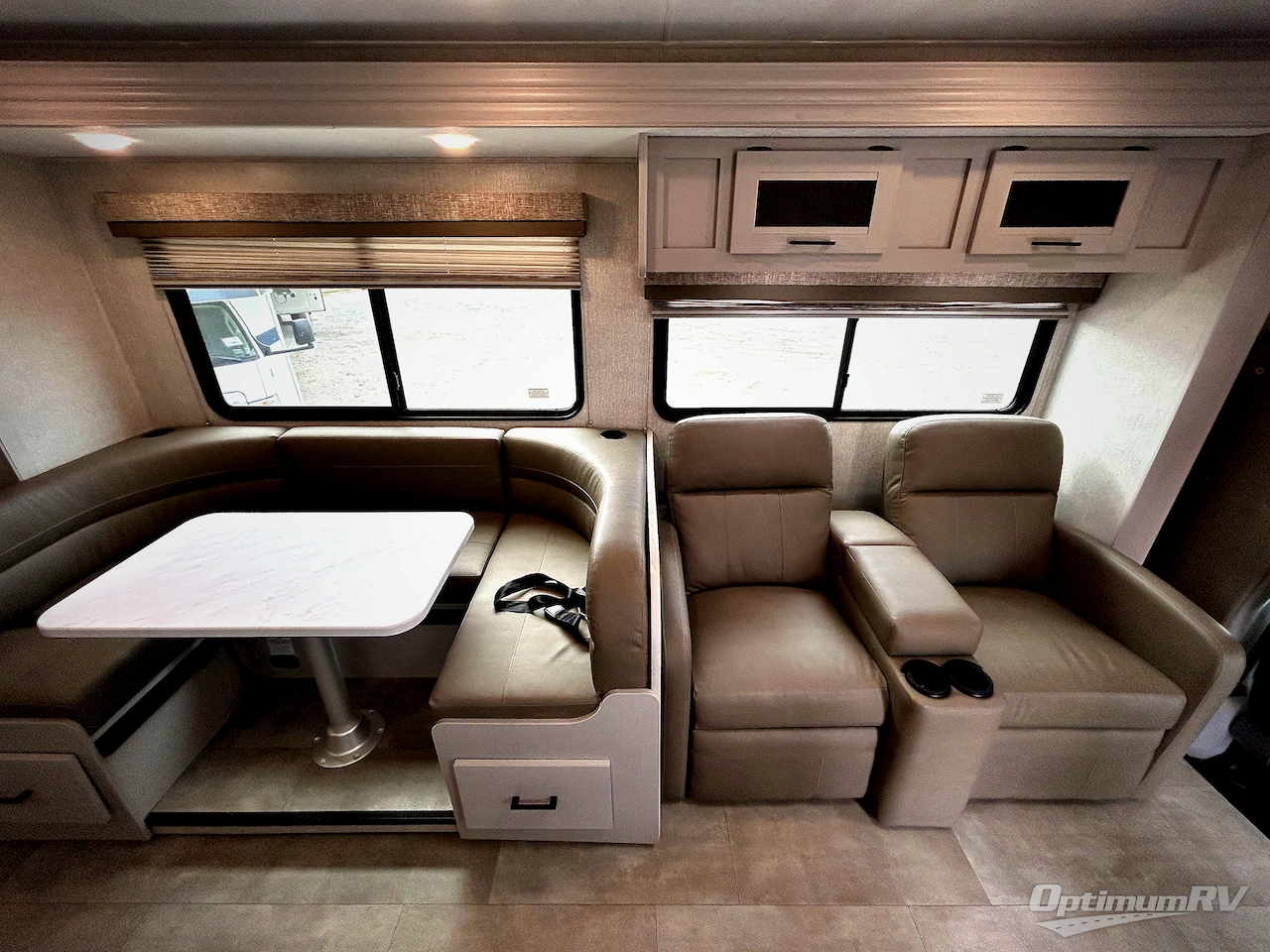 2024 Coachmen Freelander 31MB Photo 8
