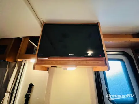 2015 Fleetwood Flair 26D RV Photo 2