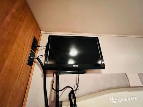 2015 Fleetwood Flair 26D RV Photo 4