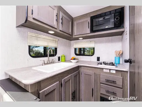 2022 Gulf Stream Innsbruck Super Lite 199RK RV Photo 3