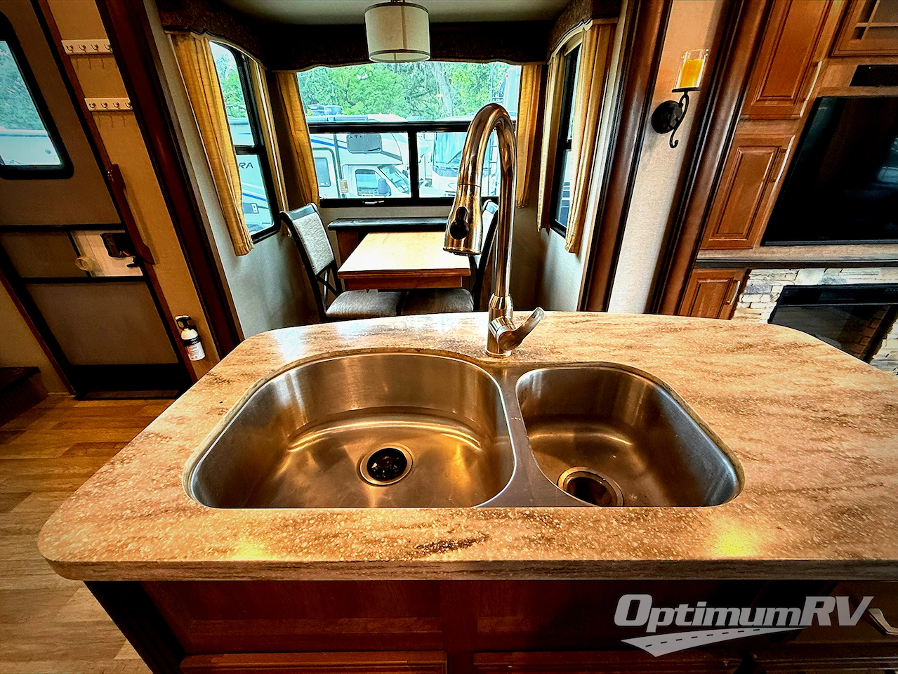 2017 Keystone Montana 3661RL Photo 8
