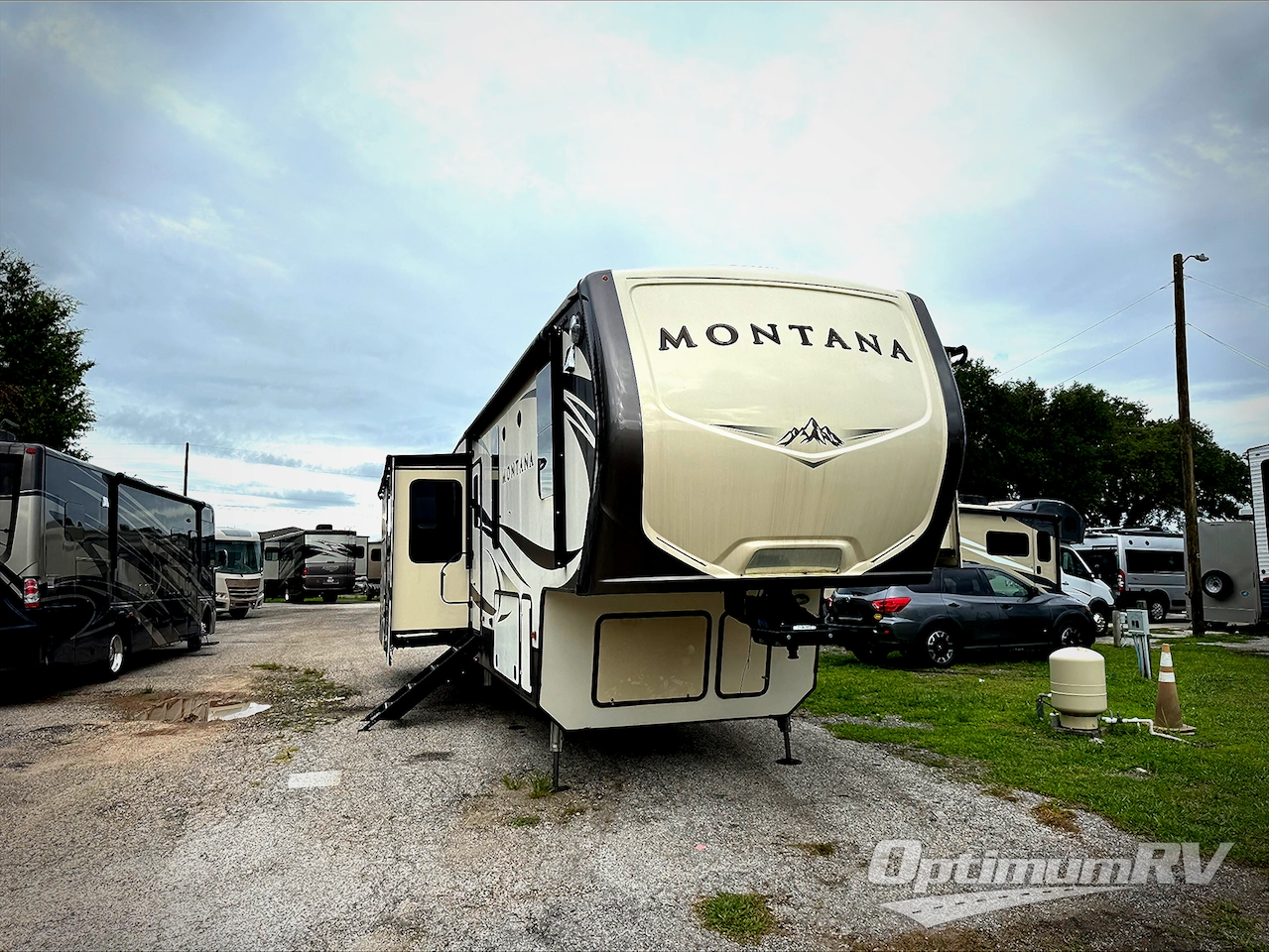2017 Keystone Montana 3661RL Photo 1