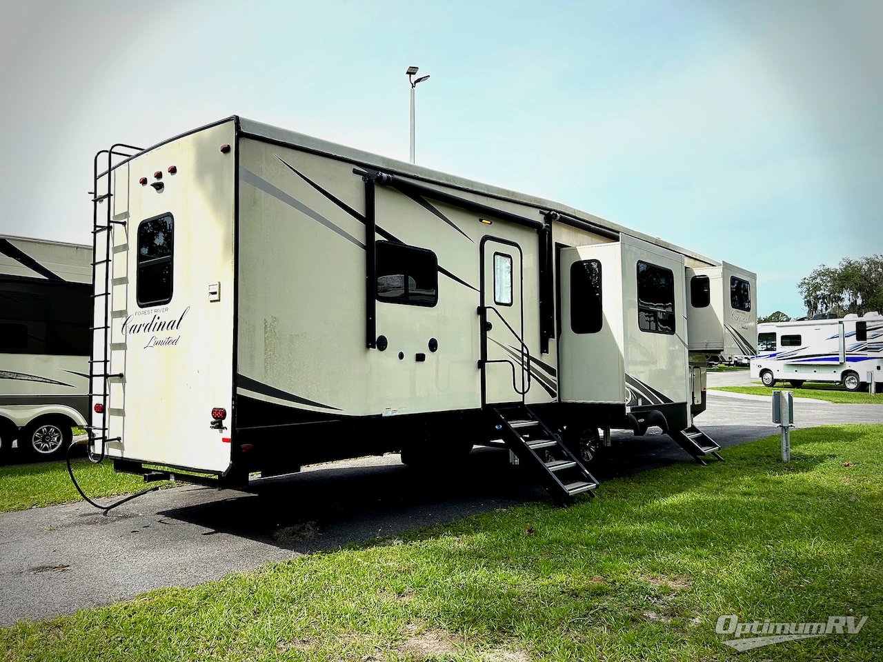 2020 Forest River Cardinal Limited 399FLLE Photo 2