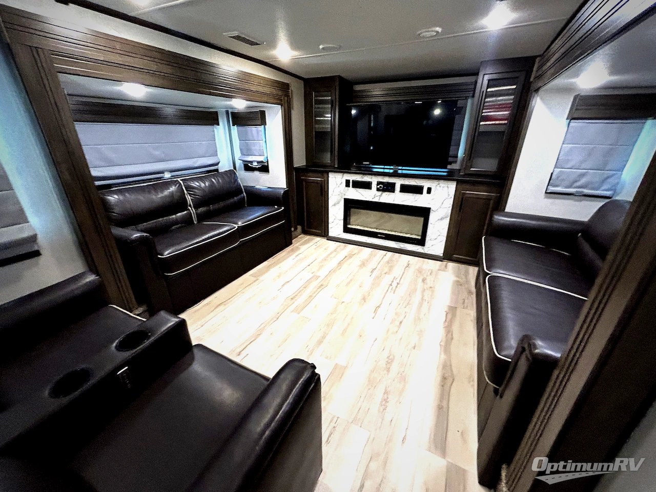 2020 Forest River Cardinal Limited 399FLLE Photo 8