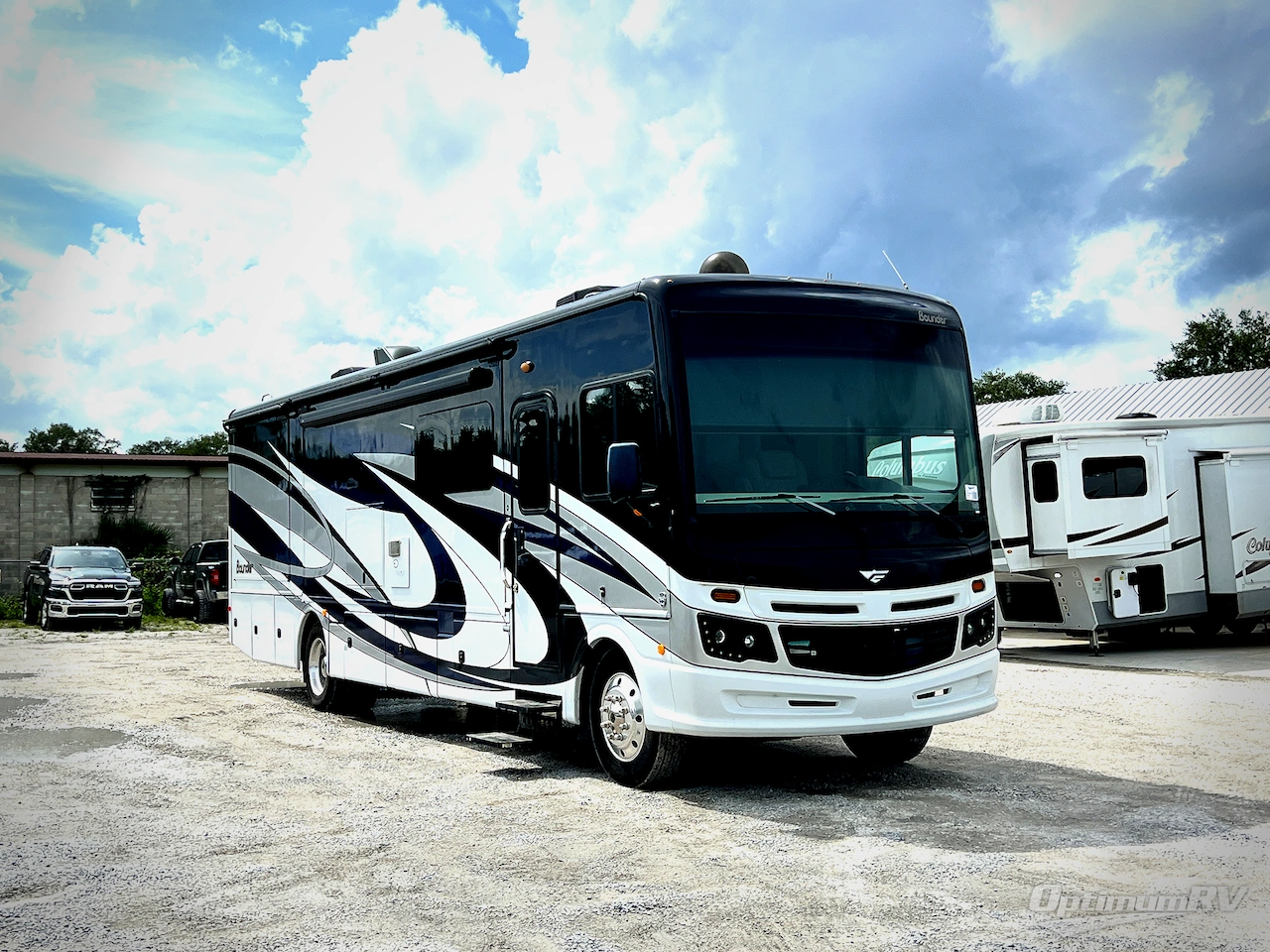 2020 Fleetwood Bounder 35P Photo 1