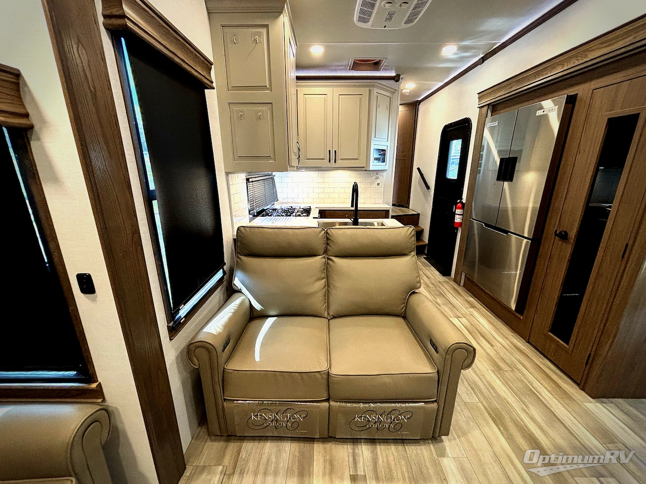 2024 Alliance Paradigm 395DS Photo 18