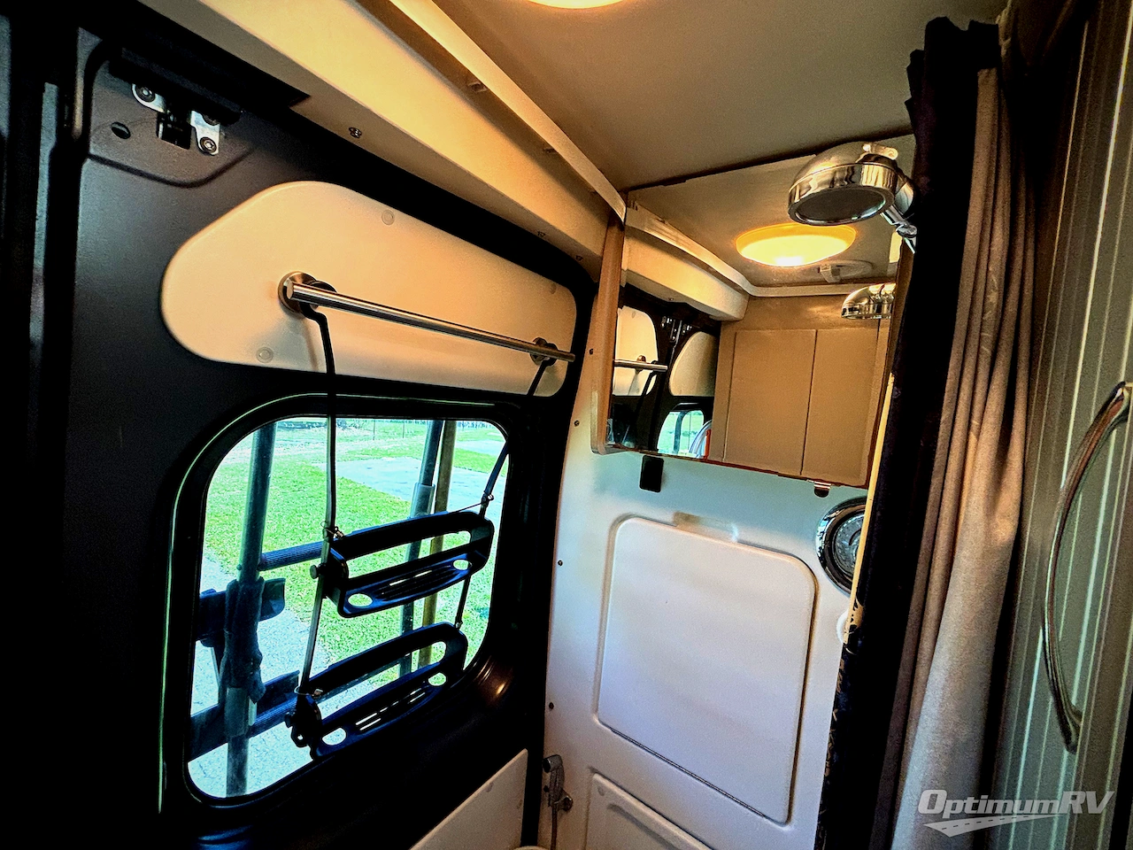 2020 Winnebago Travato 59KL Photo 14