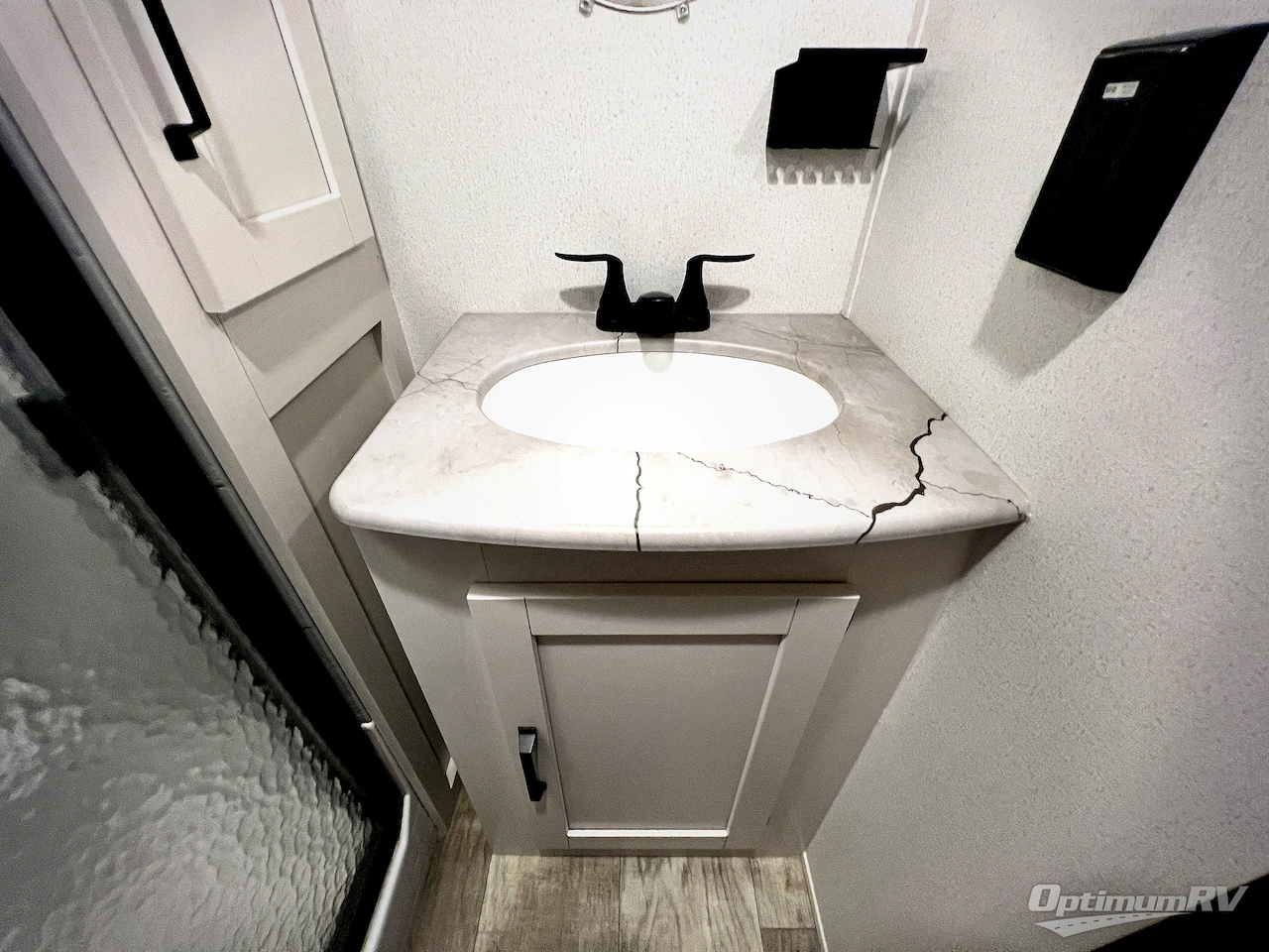 2025 Palomino Puma Destination 402LFT Photo 18