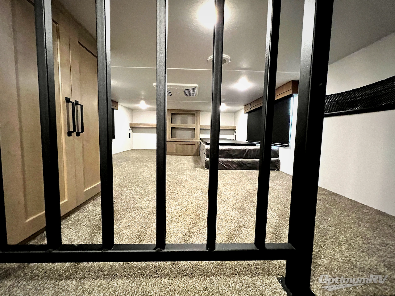 2025 Palomino Puma Destination 402LFT Photo 20