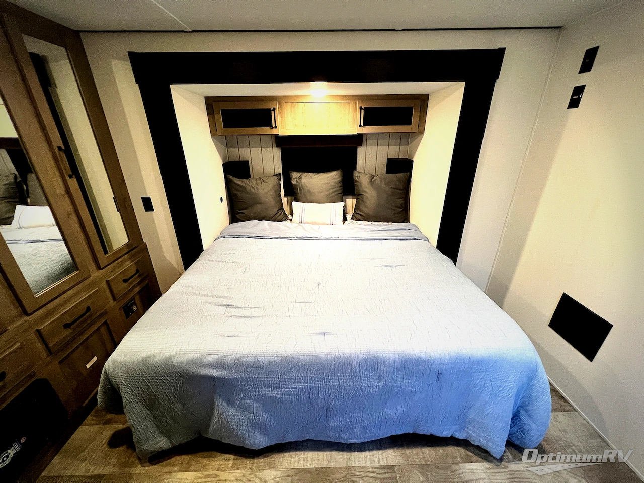 2025 Palomino Puma Destination 402LFT Photo 24