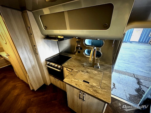 2022 Airstream International 25FB TWIN RV Photo 2
