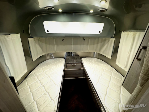 2022 Airstream International 25FB TWIN RV Photo 4