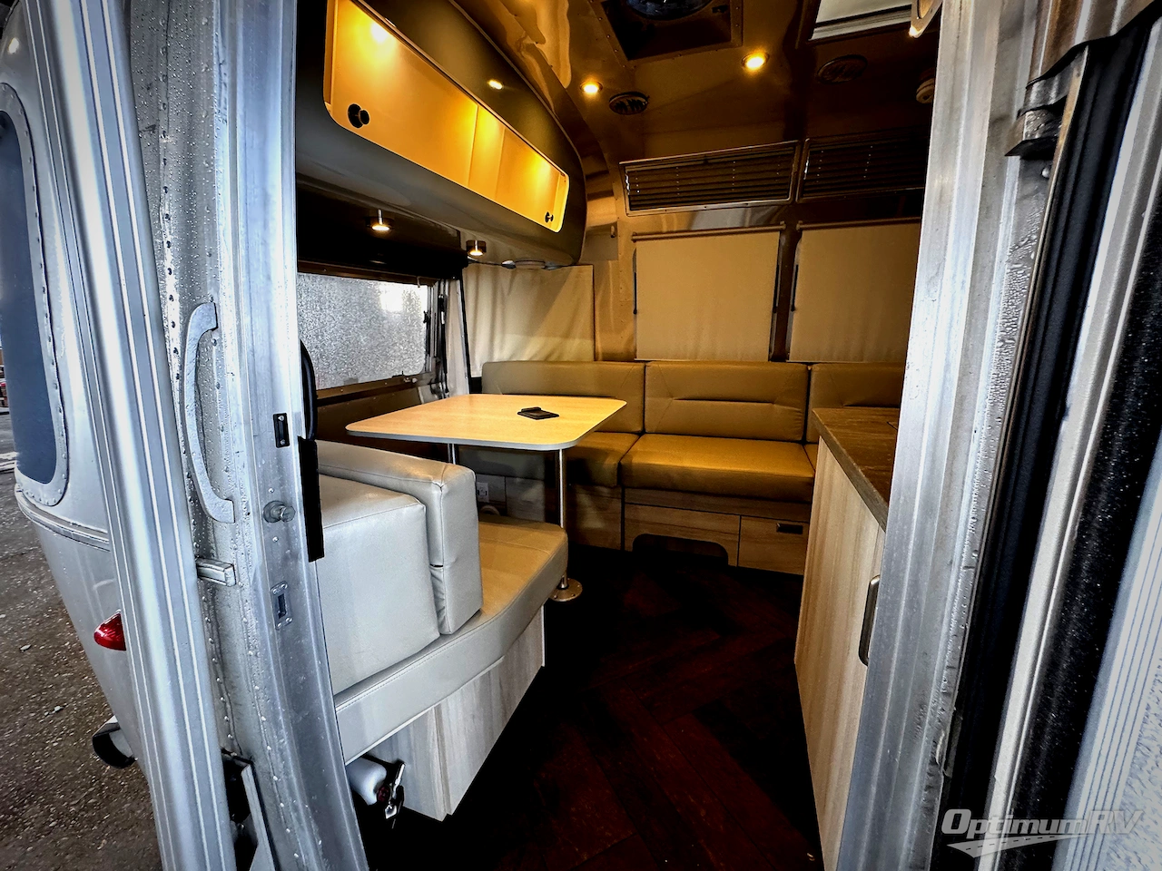 2022 Airstream International 25FB TWIN Photo 2