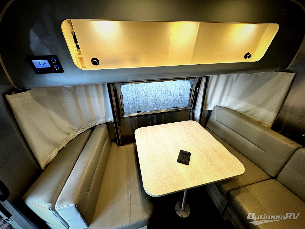 2022 Airstream International 25FB TWIN Photo 3