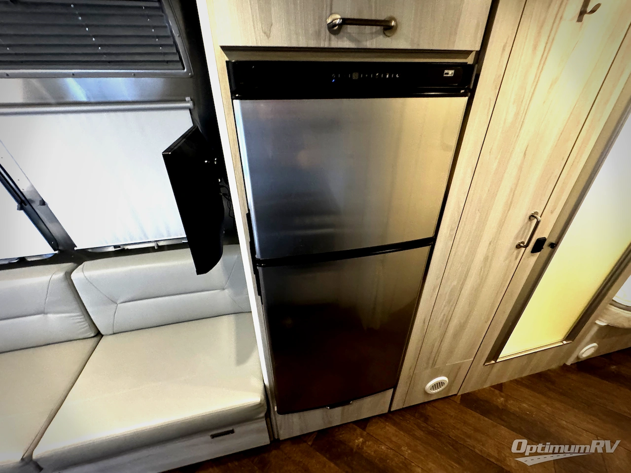 2022 Airstream International 25FB TWIN Photo 7