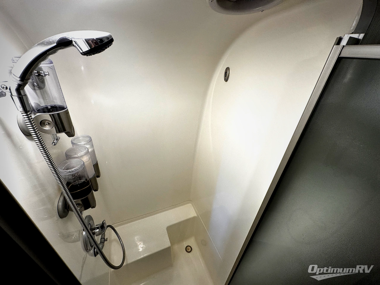 2022 Airstream International 25FB TWIN Photo 11