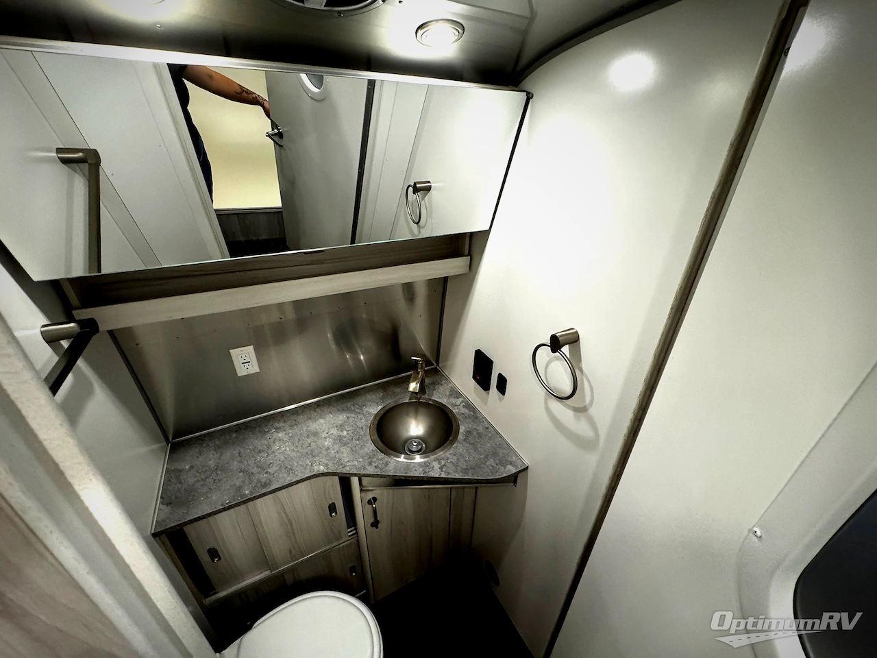 2022 Airstream International 25FB TWIN Photo 12