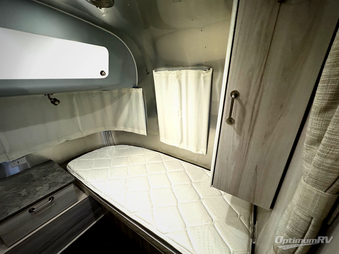 2022 Airstream International 25FB TWIN Photo 14
