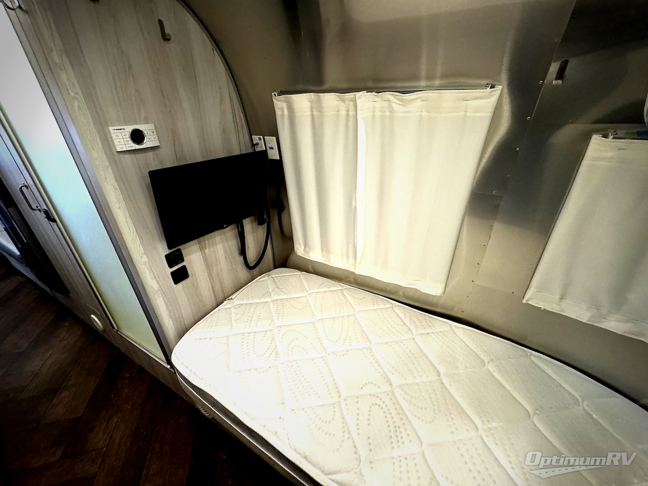 2022 Airstream International 25FB TWIN Photo 15