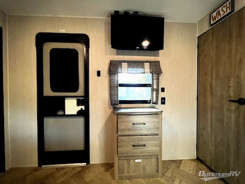 2022 Palomino Puma Destination 37PFL RV Photo 4