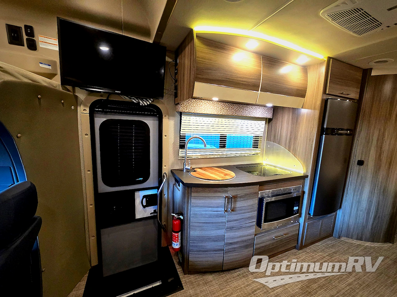 2018 Entegra Qwest 24L Photo 7